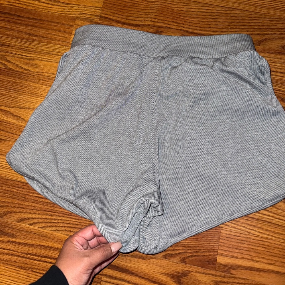 NIKE • yoga - ribbed shorts / gray size L - Picture 3 of 6